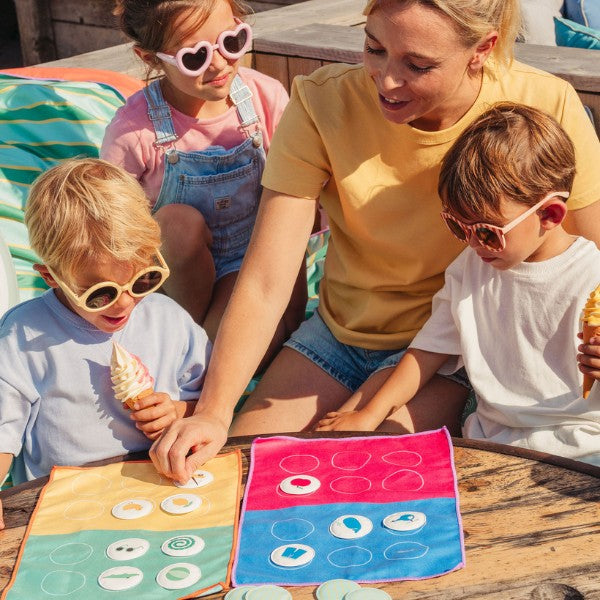 Quut Travel Games – Bingo/Lotocolor Color-Matching Game - The Baby Penguin