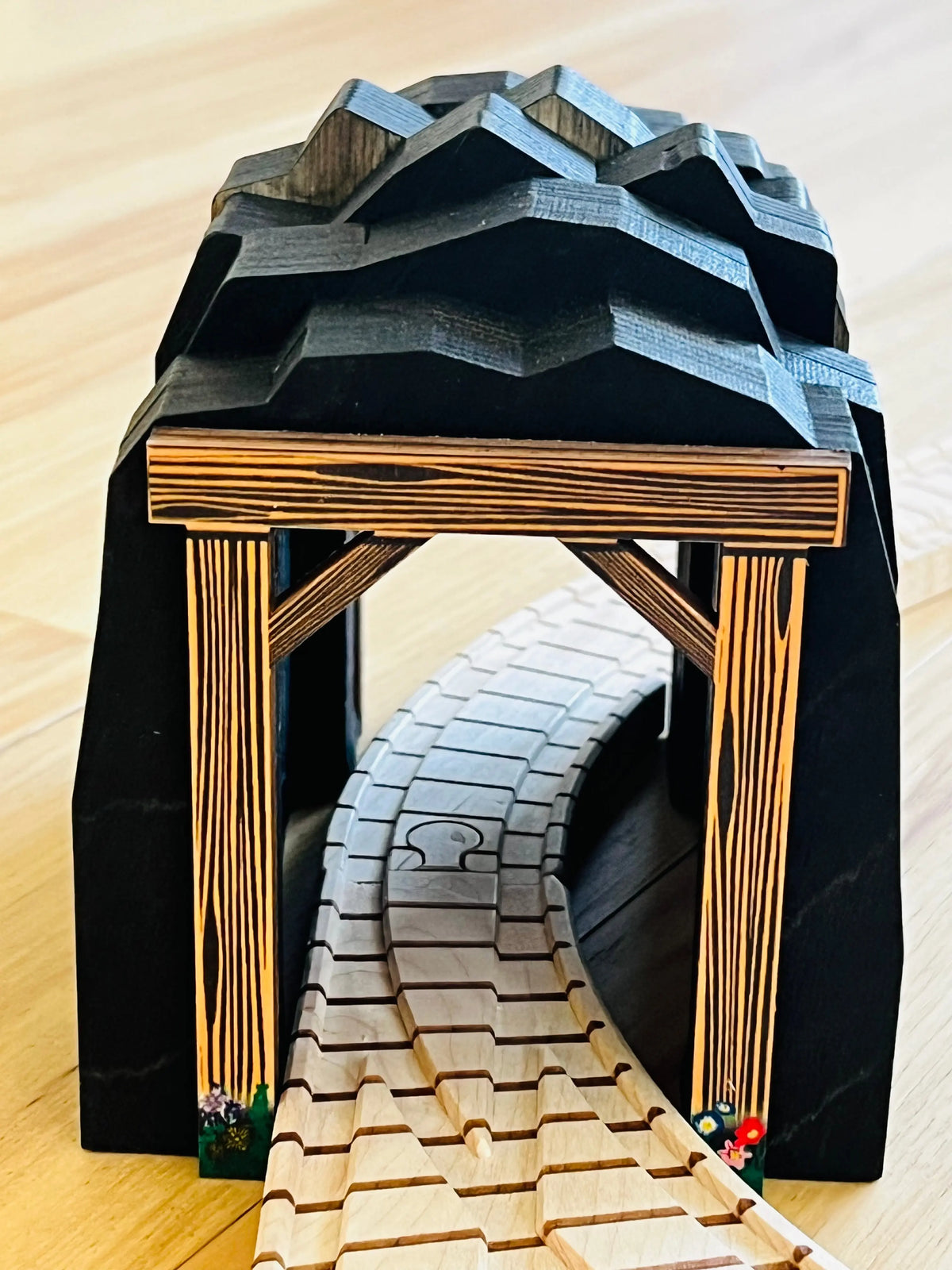 Rock Tunnel for Trains | USA NameTrains Maple Landmark