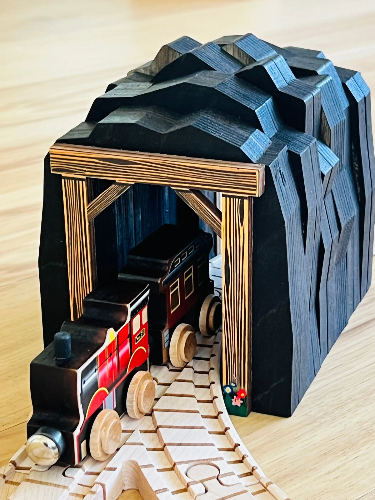 Rock Tunnel for Trains | USA NameTrains Maple Landmark