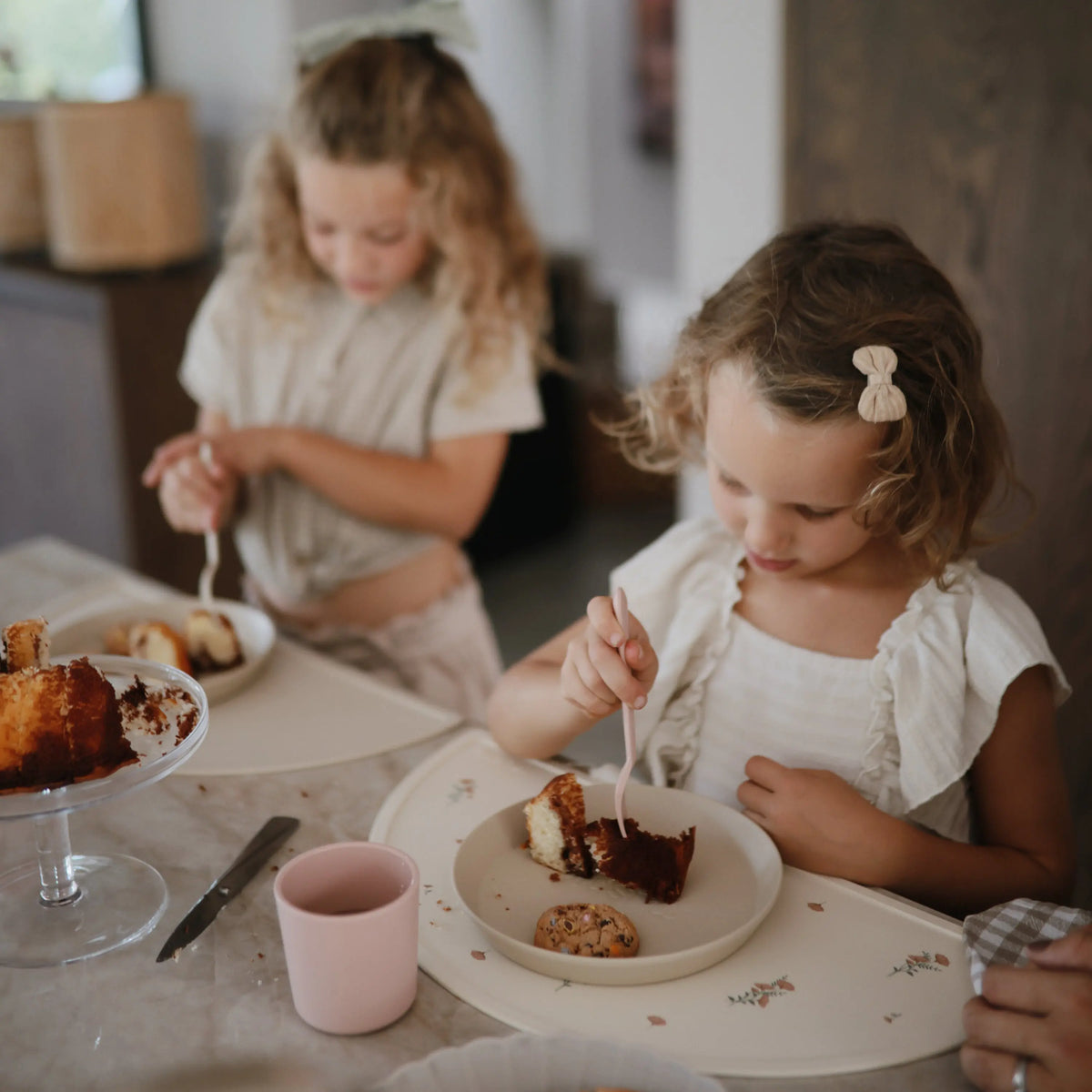 Round Dinnerware Plates | Dinnerware | The Baby Penguin