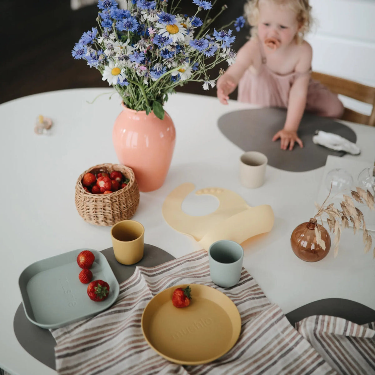 Round Dinnerware Plates | Dinnerware | The Baby Penguin