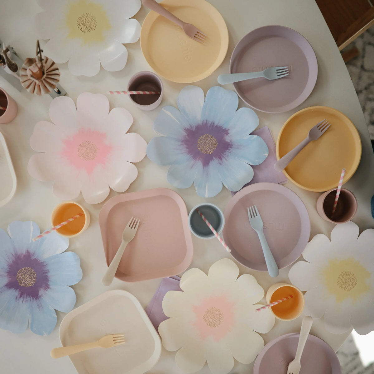 Round Dinnerware Plates | Dinnerware | The Baby Penguin