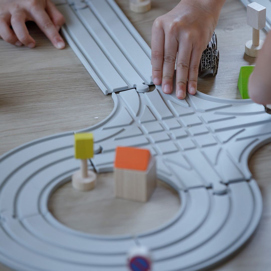 PlanToys Flexible Rubber Road and Rail Set – Medium