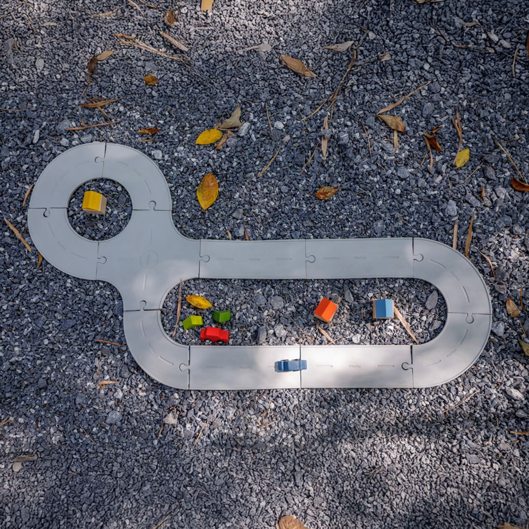 PlanToys Flexible Rubber Road and Rail Set – Medium