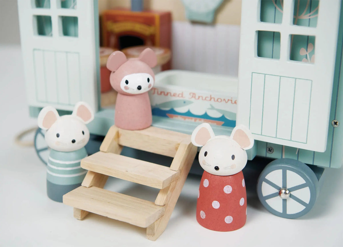 Tender Leaf Secret Meadow Shepherd's Hut Play Set