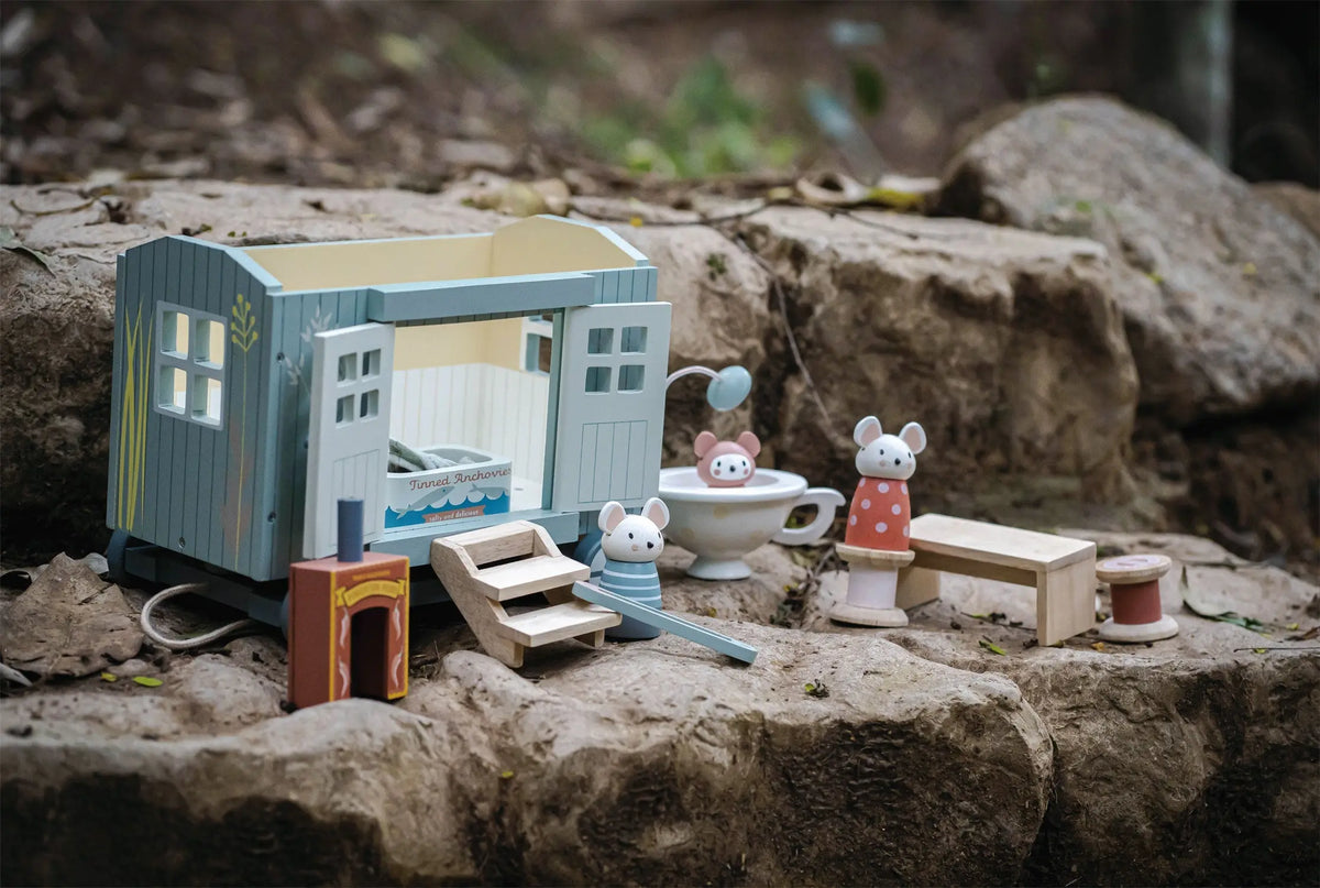 Tender Leaf Secret Meadow Shepherd's Hut Play Set