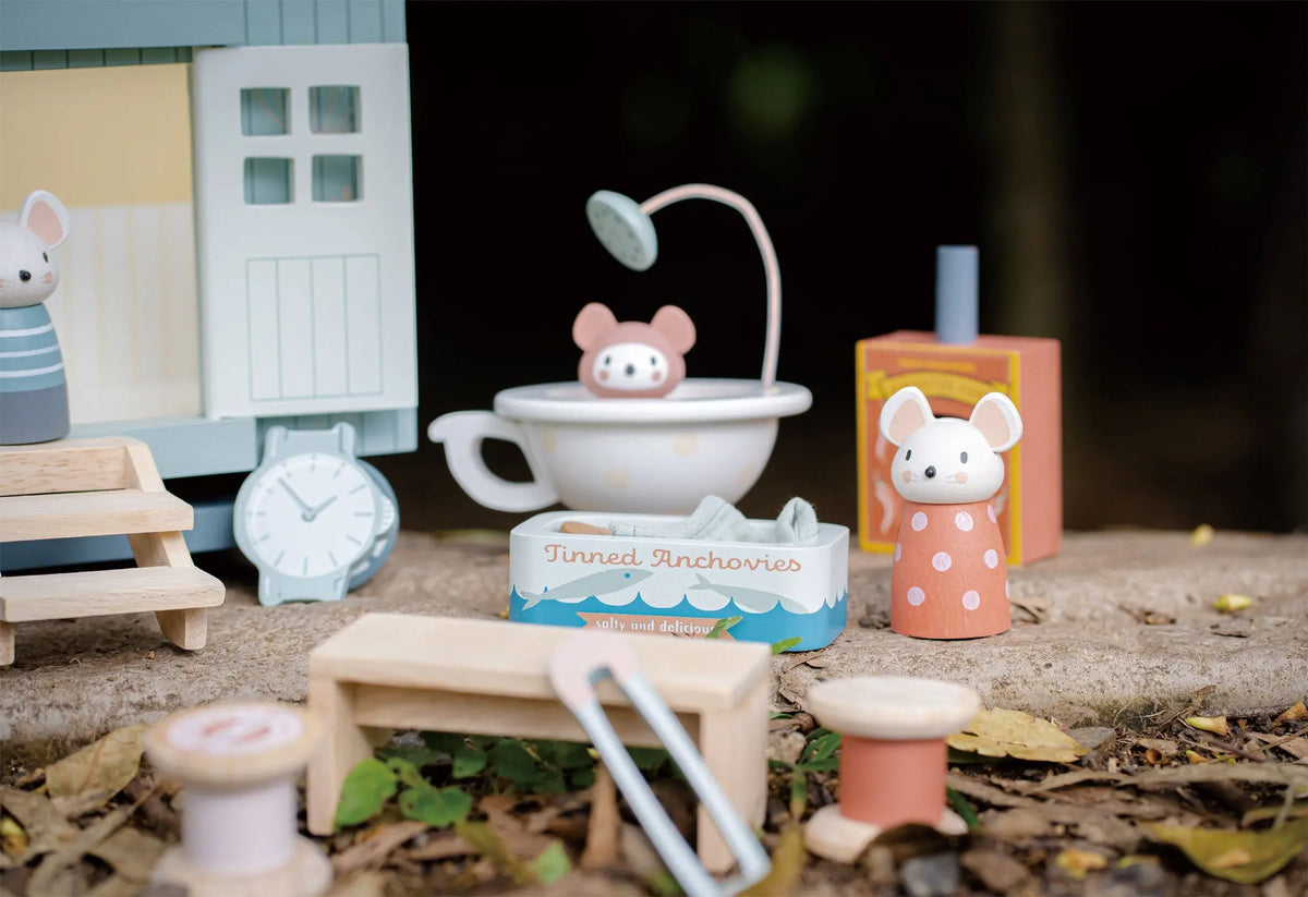 Tender Leaf Secret Meadow Shepherd's Hut Play Set