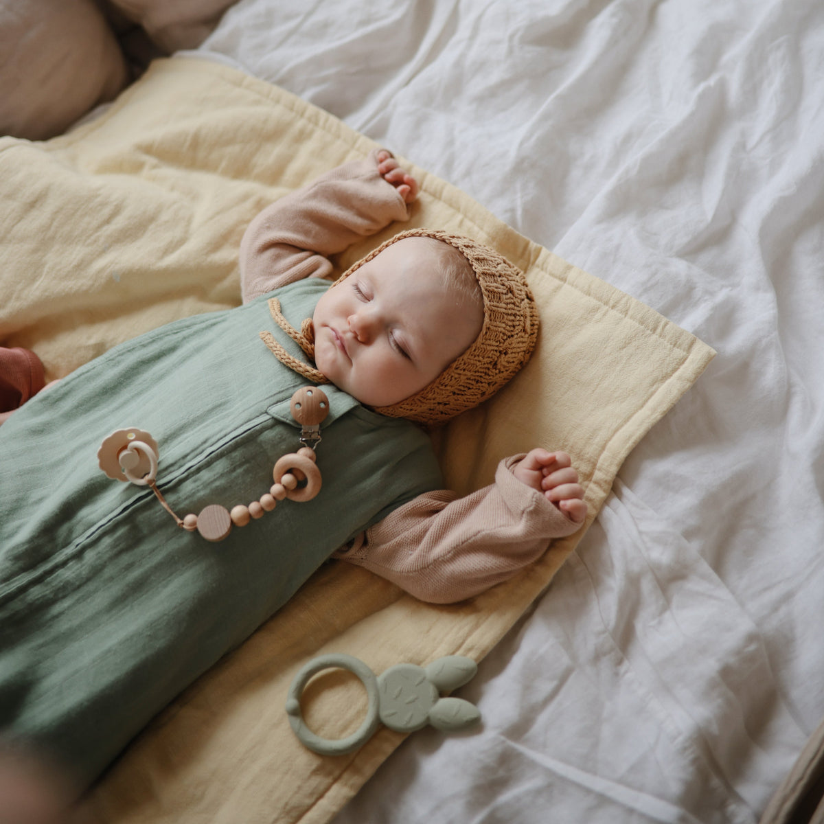 Silicone Pacifier Clip | Mila - The Baby Penguin