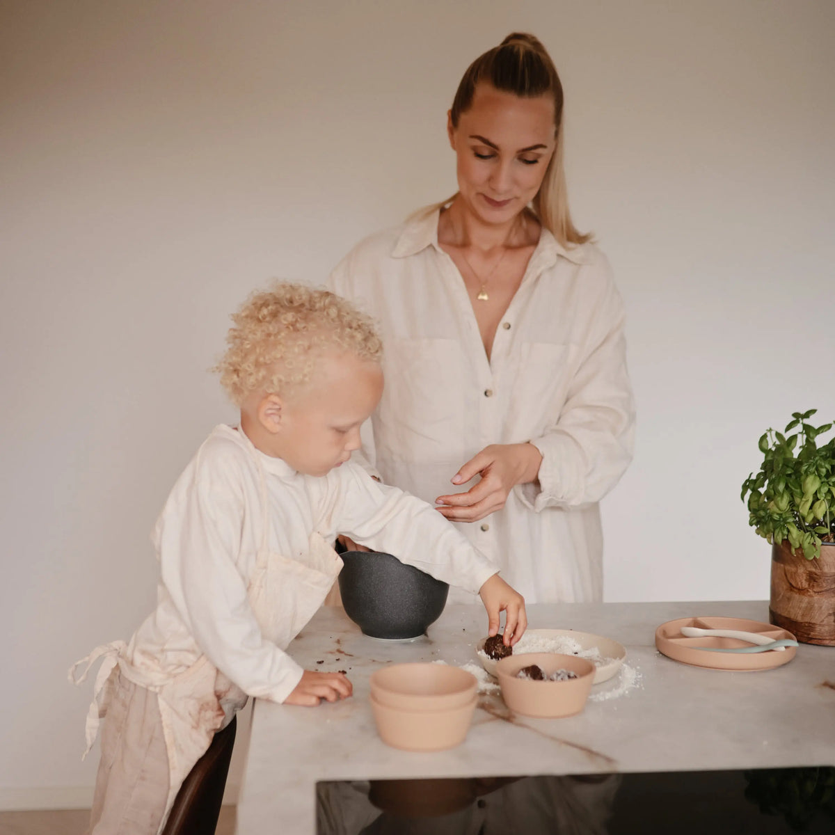 Silicone Suction Bowl | silicone tableware | The Baby Penguin