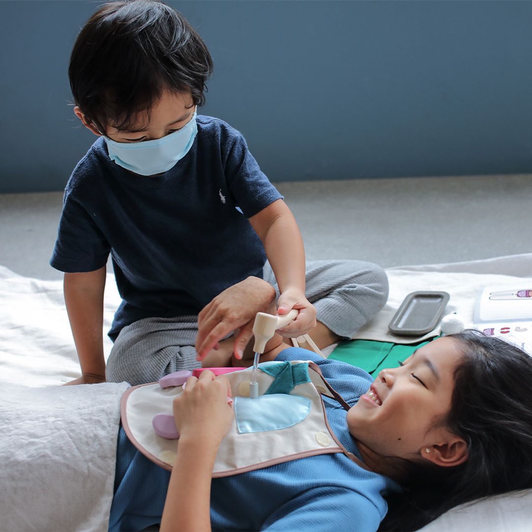 PlanToys Surgeon Pretend Play Set with Organ Mat
