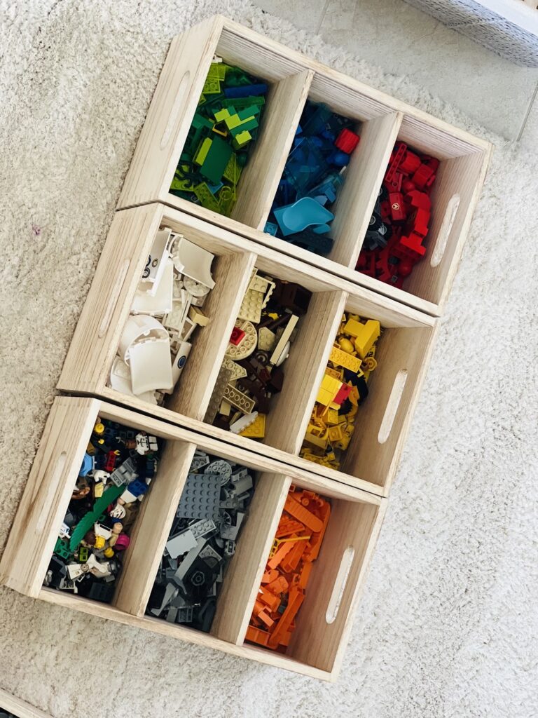 Toy organizing containers