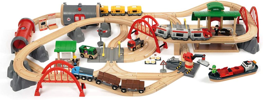 BRIO World 33052 Deluxe Railway Set | Wooden Toy Train Set for Kids Age 3 and Up, Green
