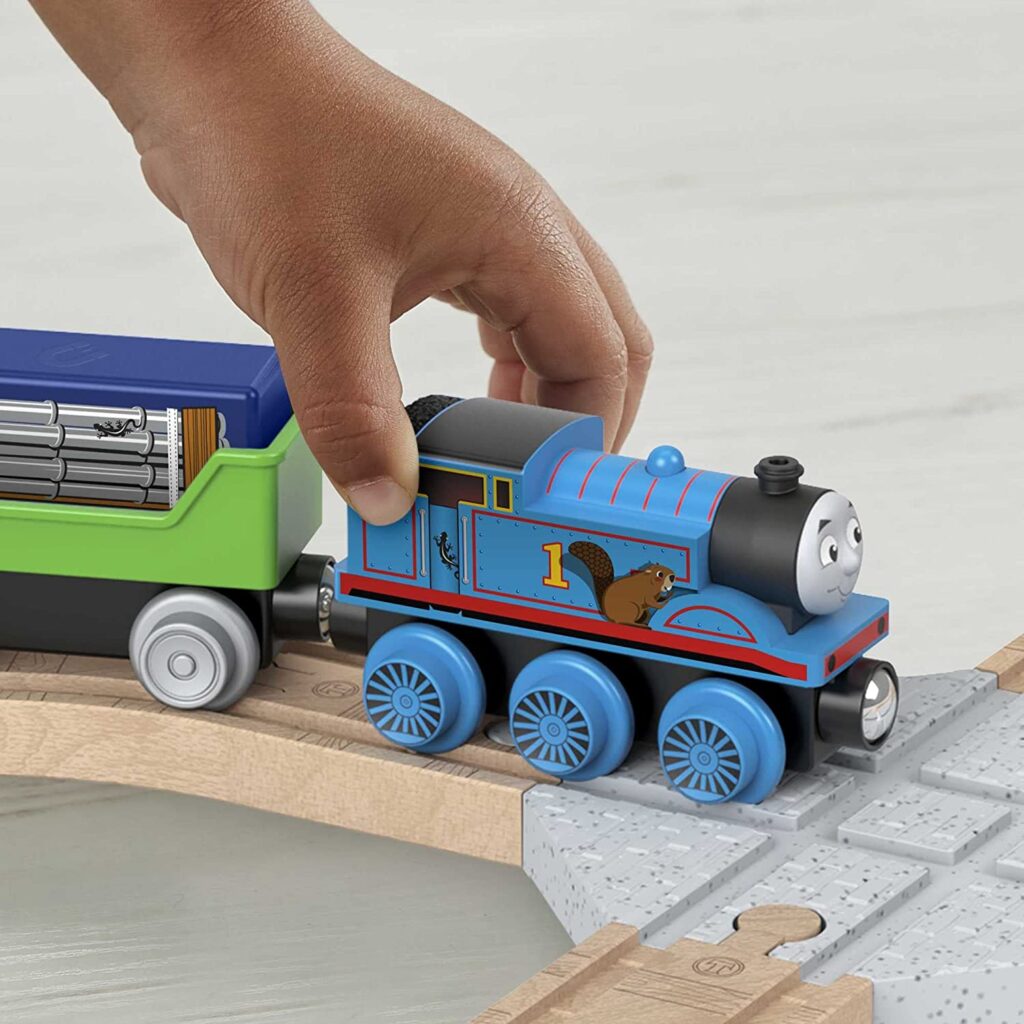 Thomas & Friends Wooden Railway Figure 8 Track Set, Toy Train Set Made from Sustainably Sourced Wood for Kids