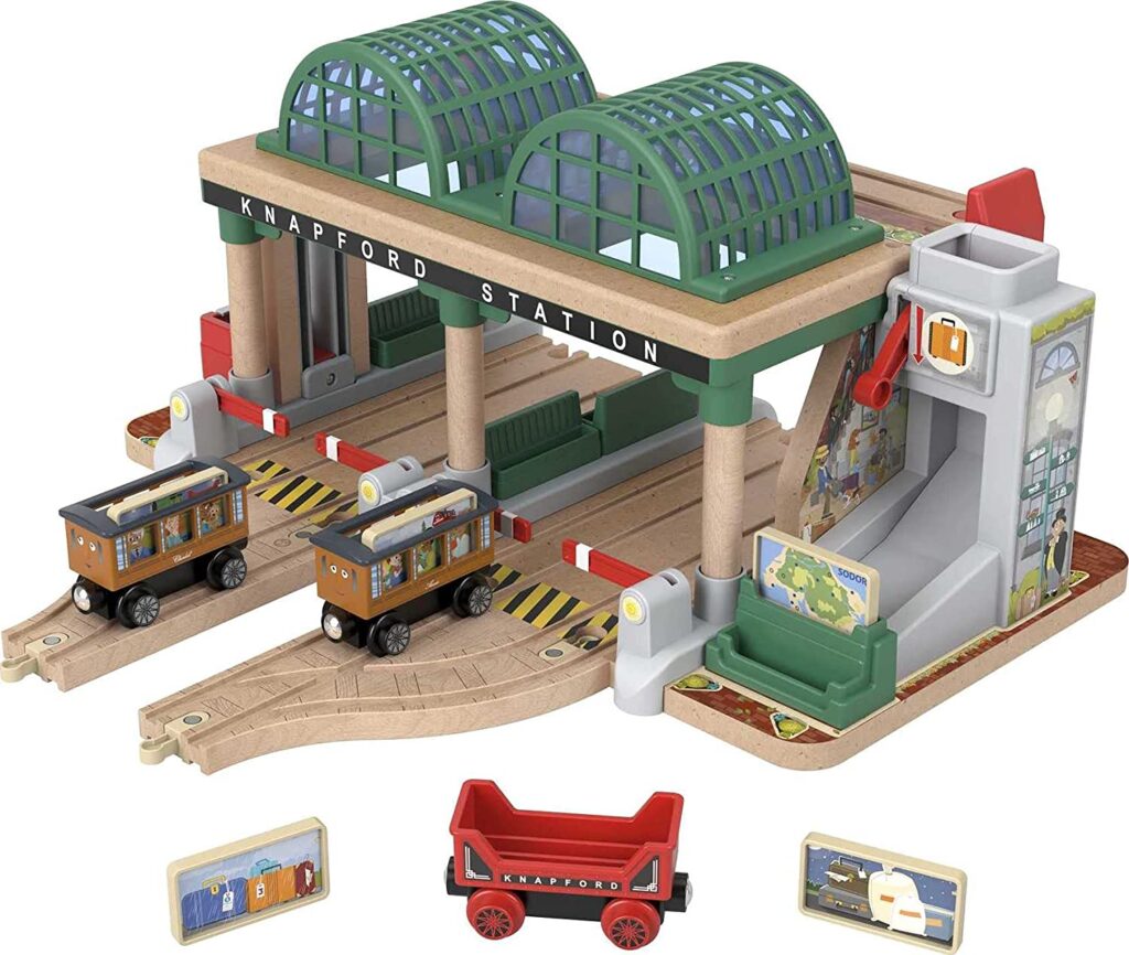 Thomas & Friends Wooden Railway, Knapford Station Passenger Pickup Playset, Toy Train Set for Preschool Kids