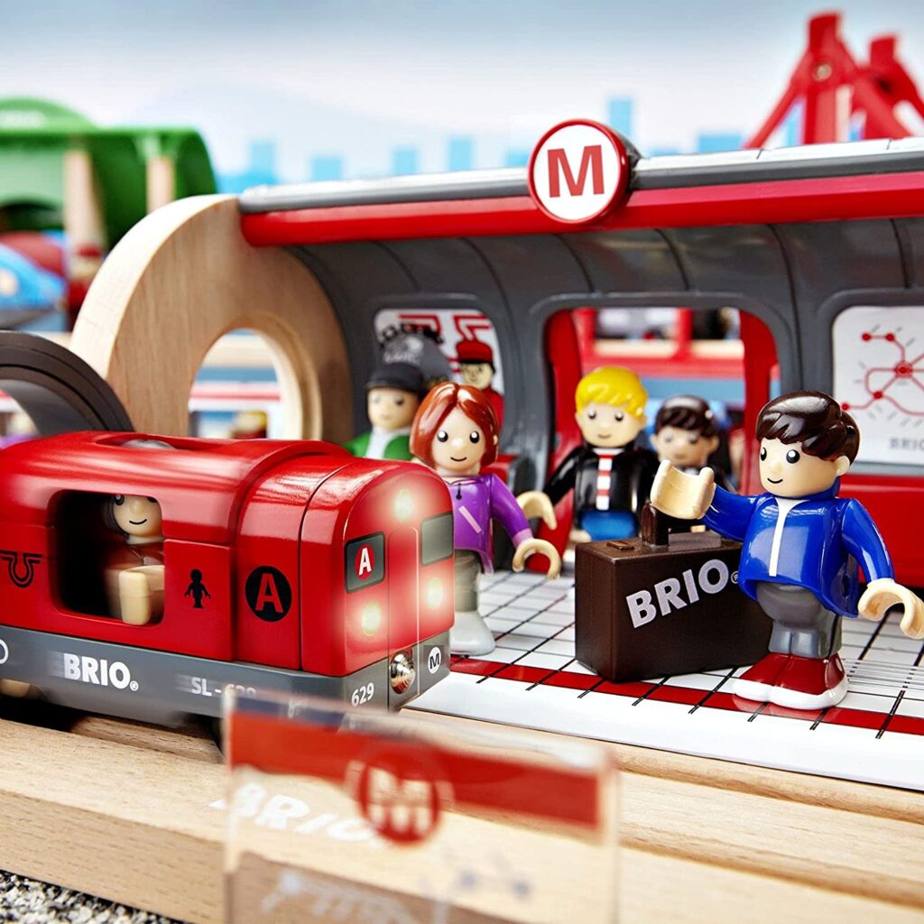 Brio 33513 Metro Railway Set | 20 Piece Train Toy with Accessories and Wooden Tracks for Kids Age 3 and Up